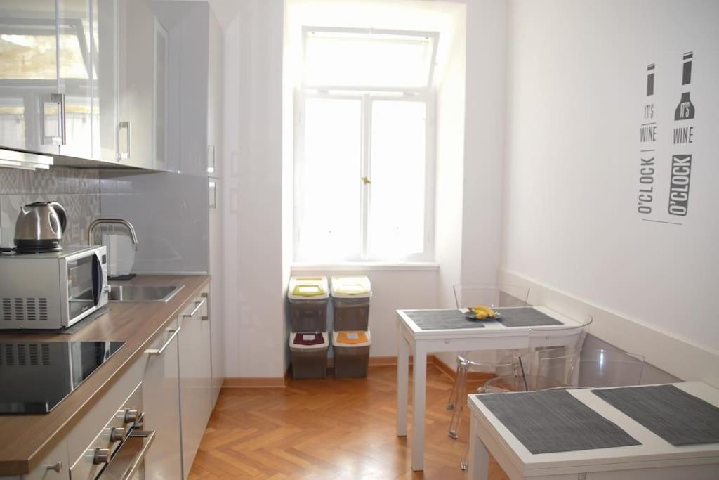 Residence Montanelli Trieste Esterno foto